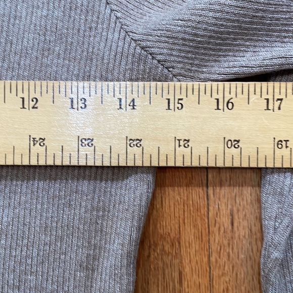AGB Dress Size Large NWT Heather Taupe Color 2 accent pockets Sweater Tunic - Picture 3 of 14